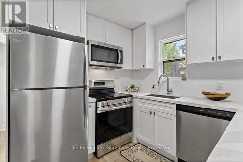 34 Rykert Street, St. Catharines, ON - Indoor Photo Showing Kitchen With Upgraded Kitchen