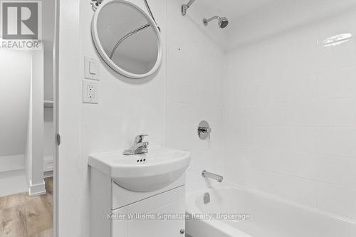 34 Rykert Street, St. Catharines, ON - Indoor Photo Showing Bathroom