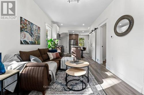 217 York Street, St. Catharines (452 - Haig), ON - Indoor Photo Showing Living Room