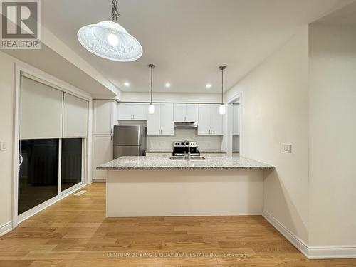 38 Lake Trail Way, Whitby, ON - Indoor Photo Showing Kitchen