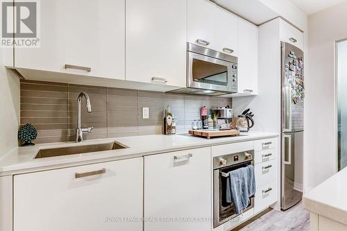 408 - 2301 Danforth Avenue, Toronto, ON - Indoor Photo Showing Kitchen With Upgraded Kitchen