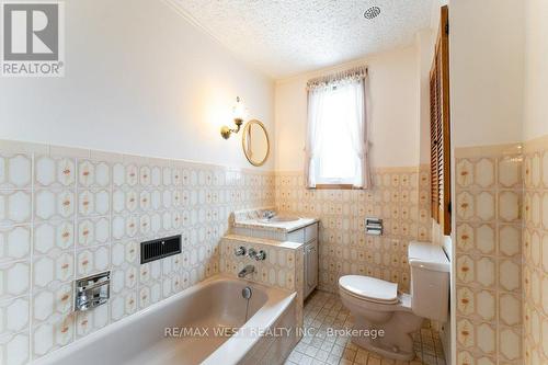 26 Greenlaw Avenue, Toronto, ON - Indoor Photo Showing Bathroom