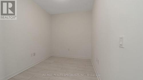 313 - 395 Dundas Street W, Oakville, ON - Indoor Photo Showing Other Room