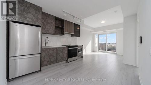 313 - 395 Dundas Street W, Oakville, ON - Indoor Photo Showing Kitchen With Stainless Steel Kitchen