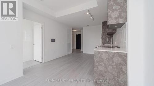 313 - 395 Dundas Street W, Oakville, ON - Indoor Photo Showing Other Room