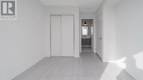 313 - 395 Dundas Street W, Oakville, ON - Indoor Photo Showing Other Room