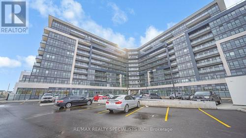 313 - 395 Dundas Street W, Oakville, ON - Outdoor