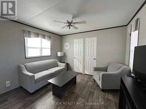 Chry27 - 1235 Villiers Line, Otonabee-South Monaghan, ON - Indoor Photo Showing Living Room