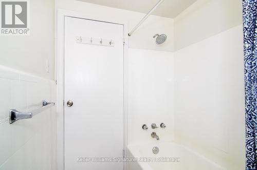 2 - 145 Victoria Avenue S, Hamilton (Stinson), ON - Indoor Photo Showing Bathroom