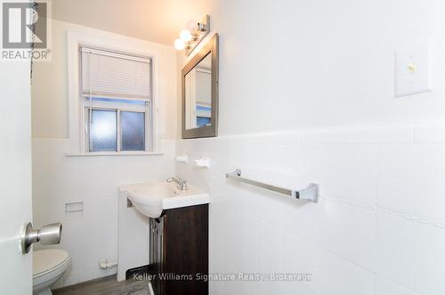 2 - 145 Victoria Avenue S, Hamilton (Stinson), ON - Indoor Photo Showing Bathroom