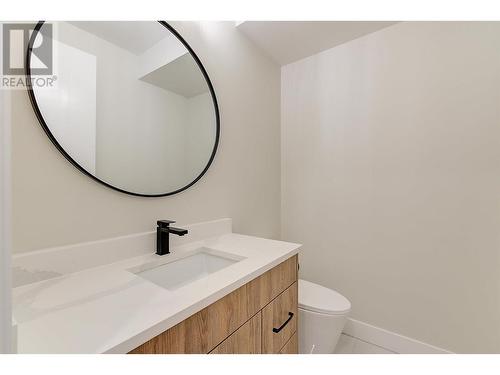 839 Lawson Avenue Unit# 3, Kelowna, BC - Indoor Photo Showing Bathroom