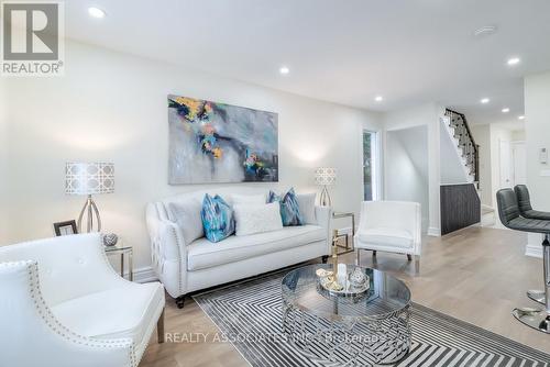 106 - 1975 Rosefield Road, Pickering, ON - Indoor Photo Showing Living Room