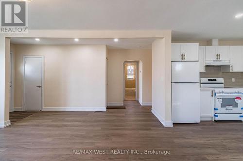 7 Highland Hill, Toronto, ON - Indoor Photo Showing Kitchen