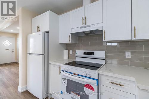 7 Highland Hill, Toronto, ON - Indoor Photo Showing Kitchen