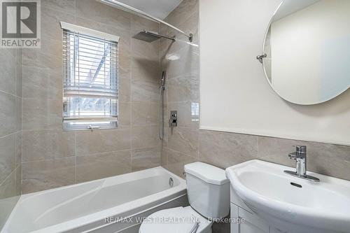 7 Highland Hill, Toronto, ON - Indoor Photo Showing Bathroom