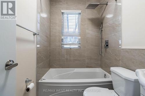 7 Highland Hill, Toronto, ON - Indoor Photo Showing Bathroom