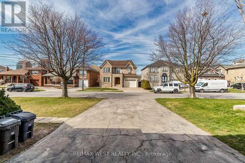 7 Highland Hill, Toronto, ON - Outdoor With Facade