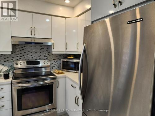 140 Wright Crescent, Ajax, ON - Indoor Photo Showing Kitchen