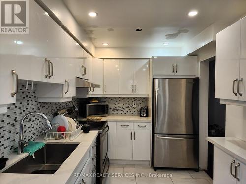 140 Wright Crescent, Ajax, ON - Indoor Photo Showing Kitchen With Upgraded Kitchen