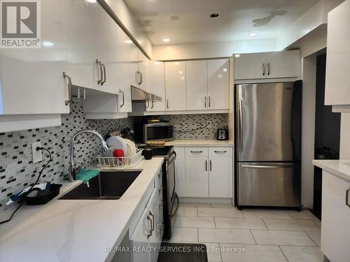 140 Wright Crescent, Ajax, ON - Indoor Photo Showing Kitchen With Upgraded Kitchen