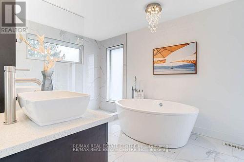 1876 Dewar Place, London, ON - Indoor Photo Showing Bathroom