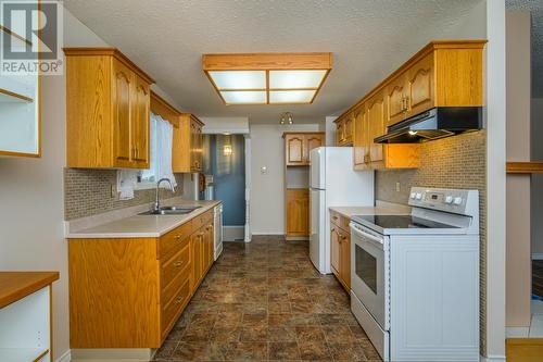 7624 Moncton Crescent, Prince George, BC - Indoor Photo Showing Kitchen With Double Sink