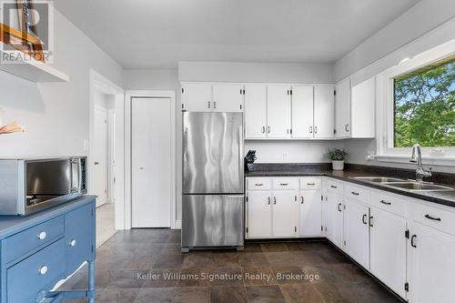 4999 Canborough Road, West Lincoln, ON - Indoor Photo Showing Kitchen With Double Sink