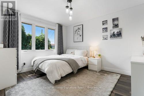 4999 Canborough Road, West Lincoln, ON - Indoor Photo Showing Bedroom