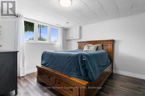 4999 Canborough Road, West Lincoln, ON - Indoor Photo Showing Bedroom