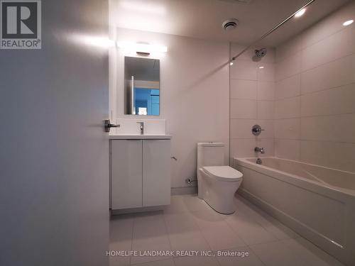 3507 - 238 Simcoe Street, Toronto, ON - Indoor Photo Showing Bathroom