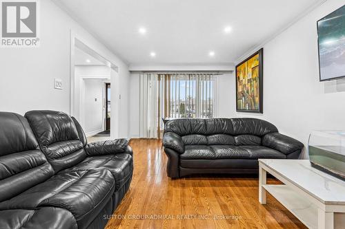 68 Wheatsheaf Crescent, Toronto, ON - Indoor Photo Showing Living Room