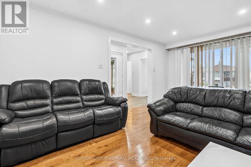 68 Wheatsheaf Crescent, Toronto, ON - Indoor Photo Showing Living Room