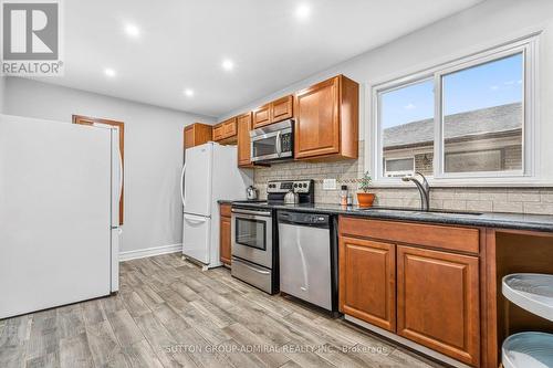 68 Wheatsheaf Crescent, Toronto, ON - Indoor Photo Showing Kitchen