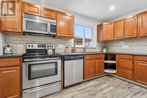 68 Wheatsheaf Crescent, Toronto, ON - Indoor Photo Showing Kitchen