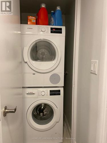 1014 - 200 Victoria Street, Toronto, ON - Indoor Photo Showing Laundry Room