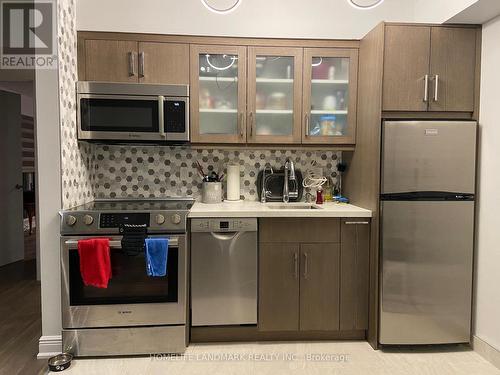 1014 - 200 Victoria Street, Toronto, ON - Indoor Photo Showing Kitchen