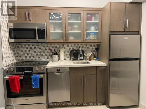 1014 - 200 Victoria Street, Toronto, ON - Indoor Photo Showing Kitchen