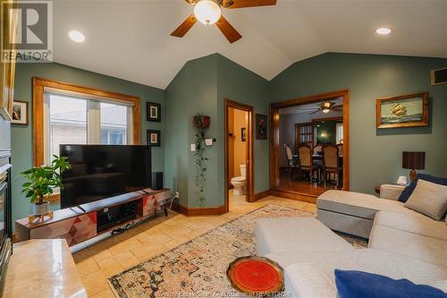 2155 Pelissier, Windsor, ON - Indoor Photo Showing Living Room