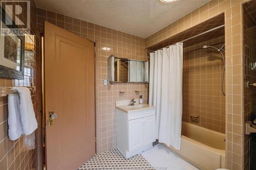 2155 Pelissier, Windsor, ON - Indoor Photo Showing Bathroom