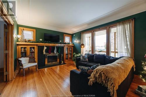 2155 Pelissier, Windsor, ON - Indoor Photo Showing Living Room