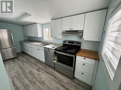 18 1427 Dog Creek Road, Williams Lake, BC - Indoor Photo Showing Kitchen With Double Sink