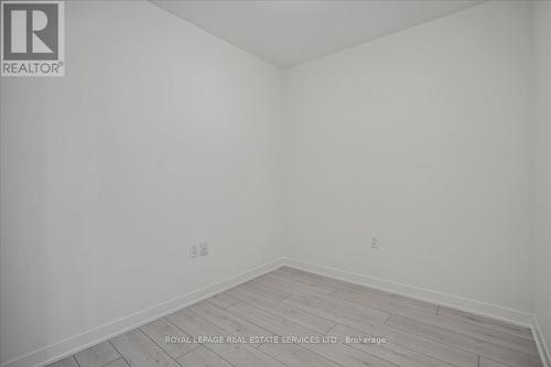 414 - 395 Dundas Street W, Oakville, ON - Indoor Photo Showing Other Room