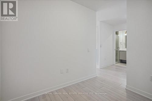 414 - 395 Dundas Street W, Oakville, ON - Indoor Photo Showing Other Room