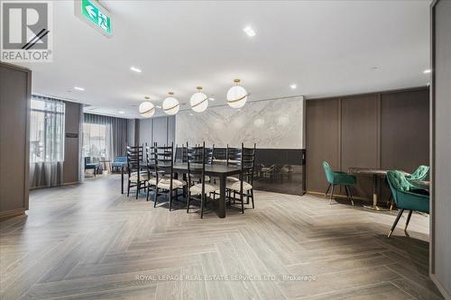 414 - 395 Dundas Street W, Oakville, ON - Indoor Photo Showing Dining Room