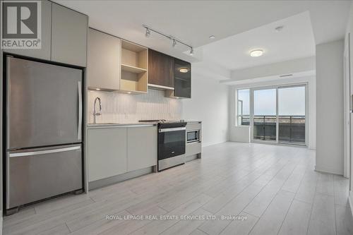 414 - 395 Dundas Street W, Oakville, ON - Indoor Photo Showing Kitchen