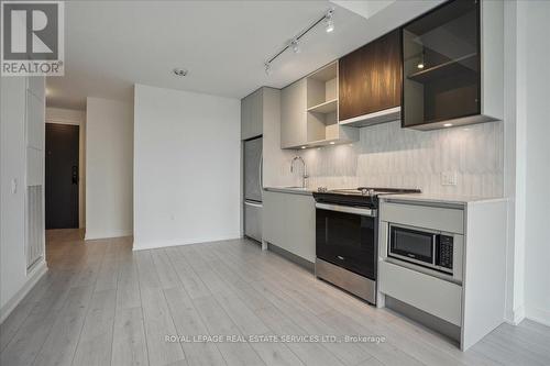 414 - 395 Dundas Street W, Oakville, ON - Indoor Photo Showing Kitchen