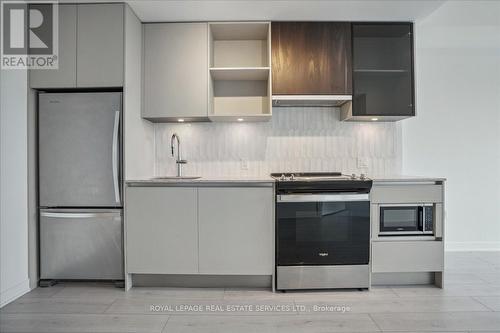 414 - 395 Dundas Street W, Oakville, ON - Indoor Photo Showing Kitchen