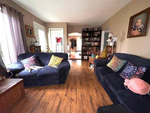 Living room - 33 Rue Sauriol, Fort-Coulonge, QC - Indoor Photo Showing Living Room