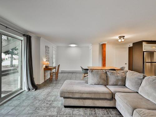 Salon - 1200 Av. Du Parc, Saint-Jérôme, QC - Indoor Photo Showing Living Room