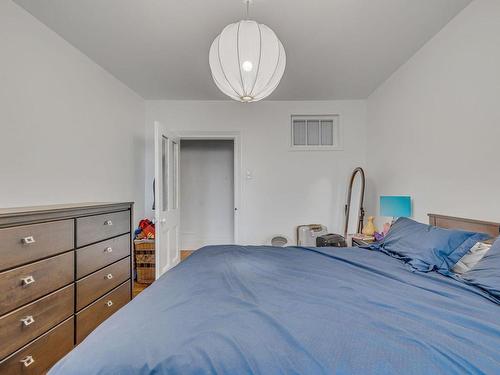 Chambre Ã Â coucher - 399 Rue St-Jean, Québec (La Cité-Limoilou), QC - Indoor Photo Showing Bedroom